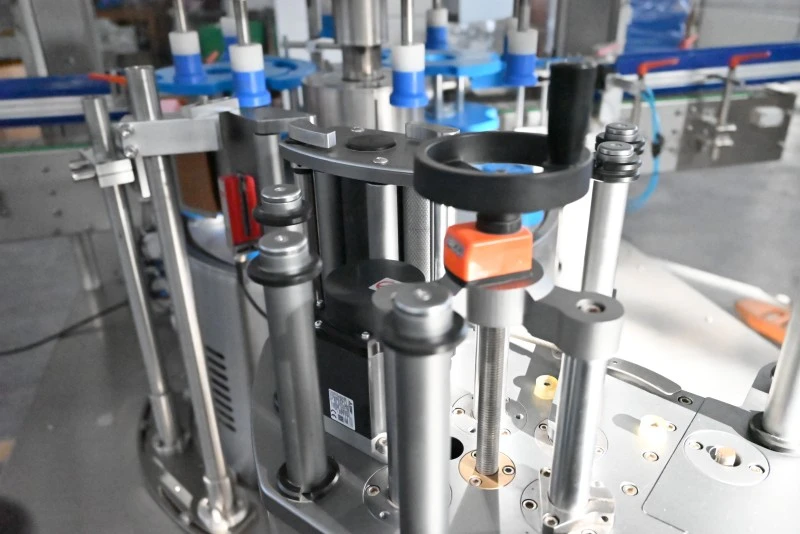Square Cosmetic Jar Labeling Machine